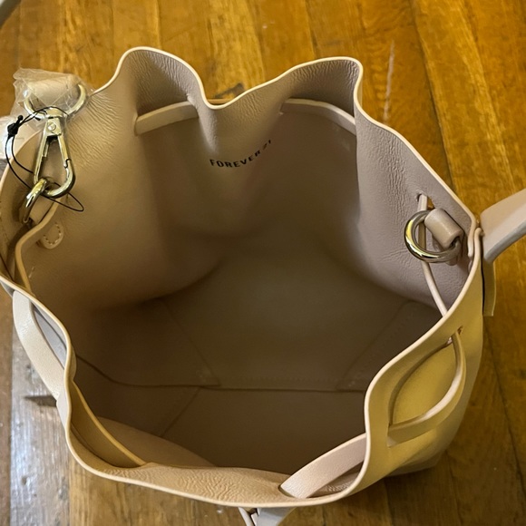 NWOT Forever 21 Cream Bucket Bag with Dual Straps - Small - Picture 10 of 10